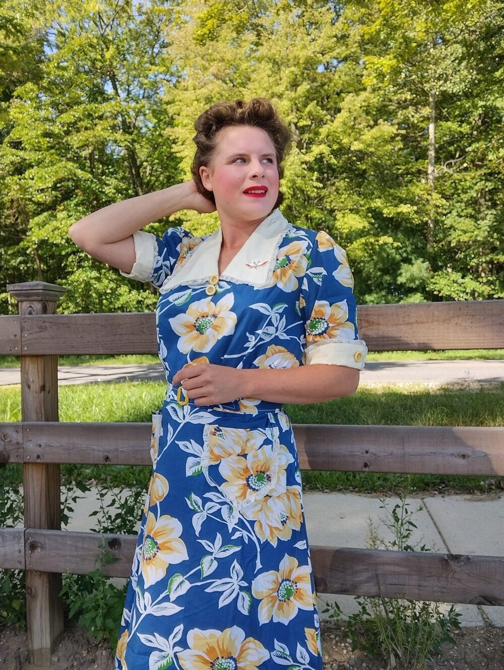 Navy Floral Vintage-Style Dress with Cream Collar - Picture 8 of 8